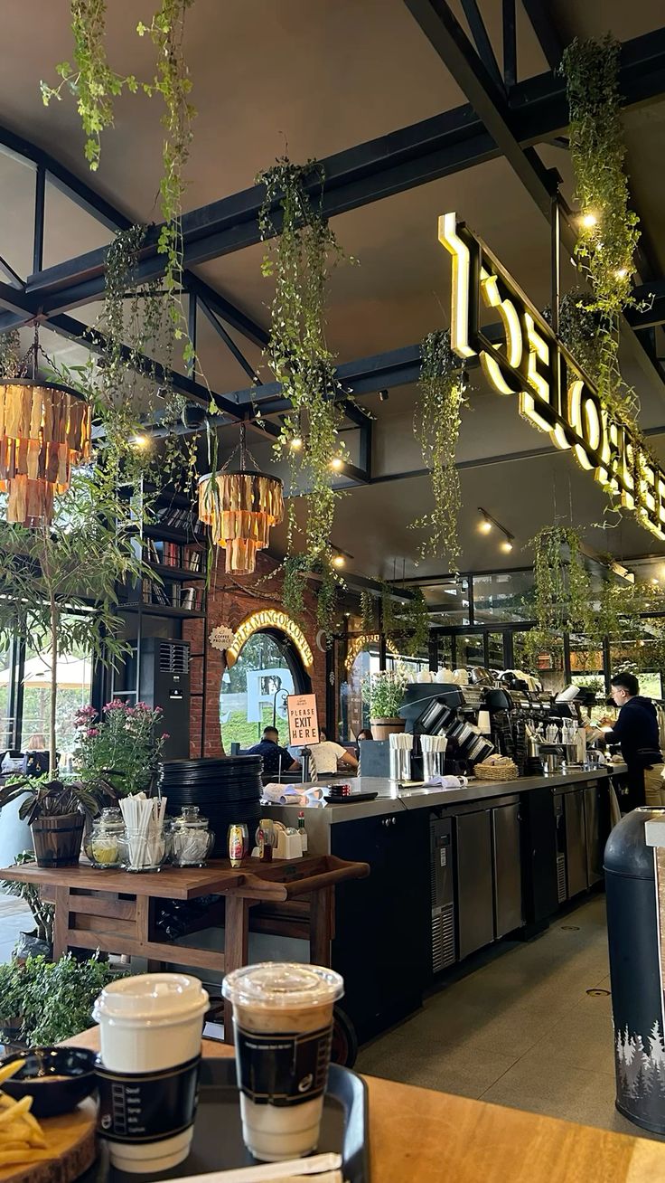 Restaurants & Cafes