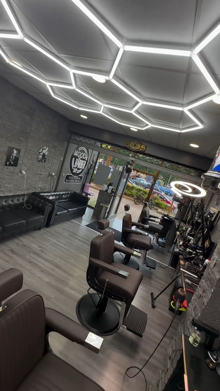 Barbershops & Beauty Salons